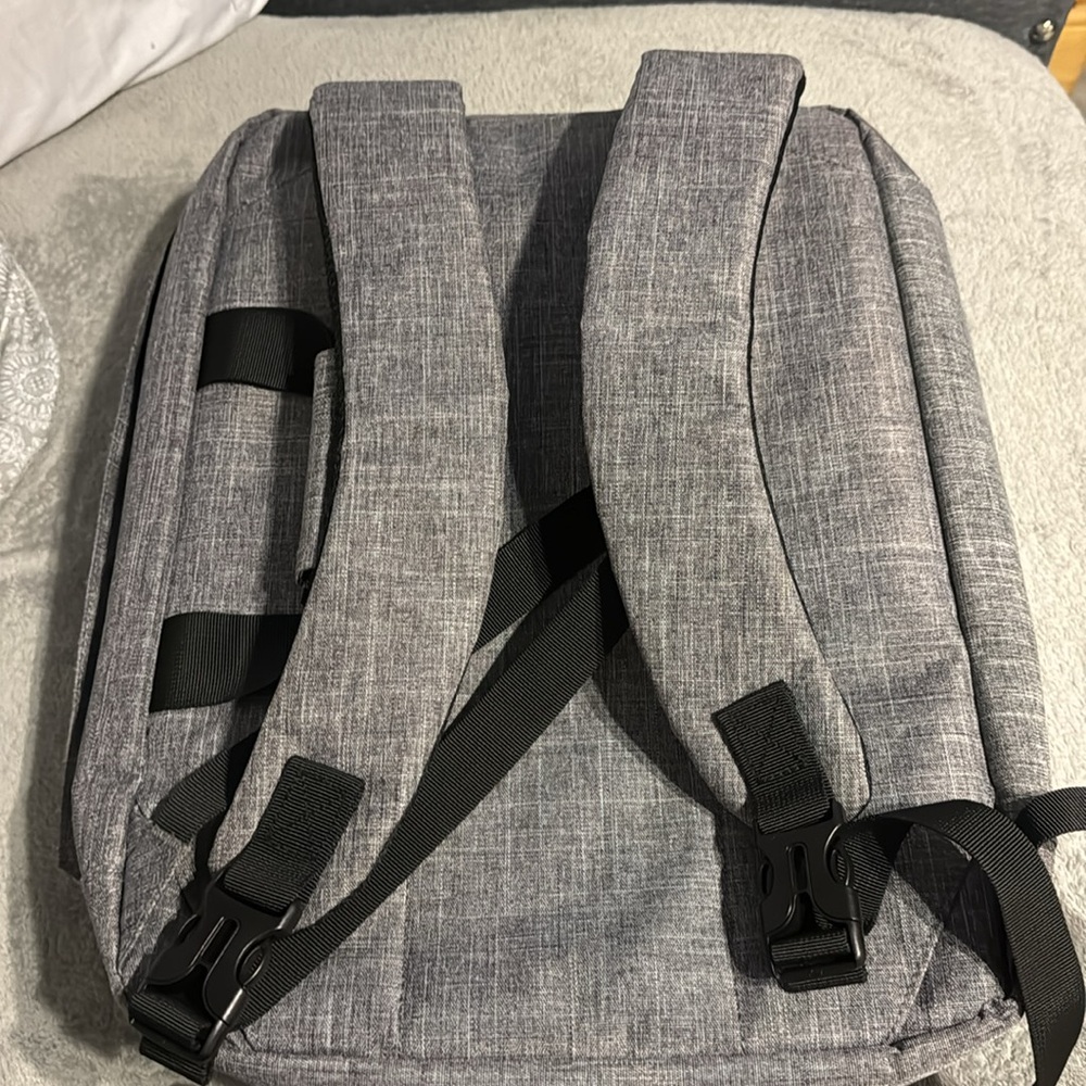 17 Inch Laptop Backpack - Picture 3 of 3